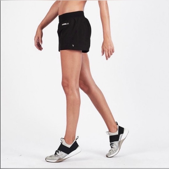 Vuori Chase Performance‎ Shorts Black Perforated Fabric Zip Pocket Lined Size XS - Picture 1 of 10